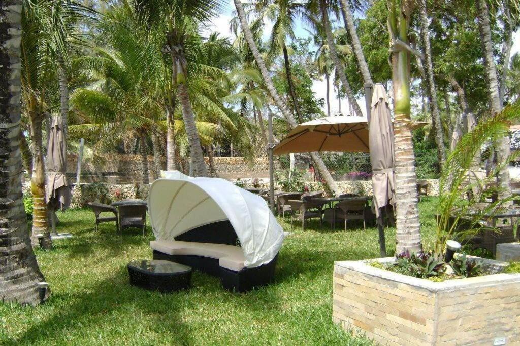 Cowrie Beach Haven Studio Apartment Mombasa Bagian luar foto