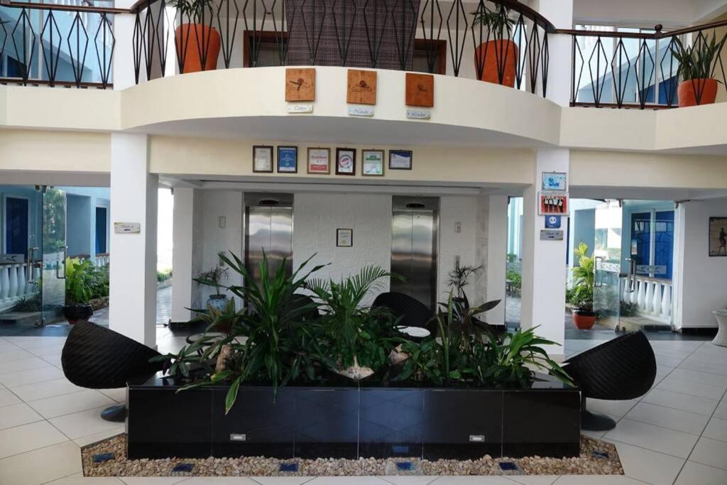 Cowrie Beach Haven Studio Apartment Mombasa Bagian luar foto